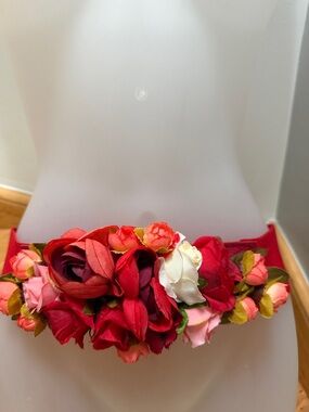 VTG YIK  FUNG Romantic Red Floral Elastic Cinch Belt - Rose Cluster.